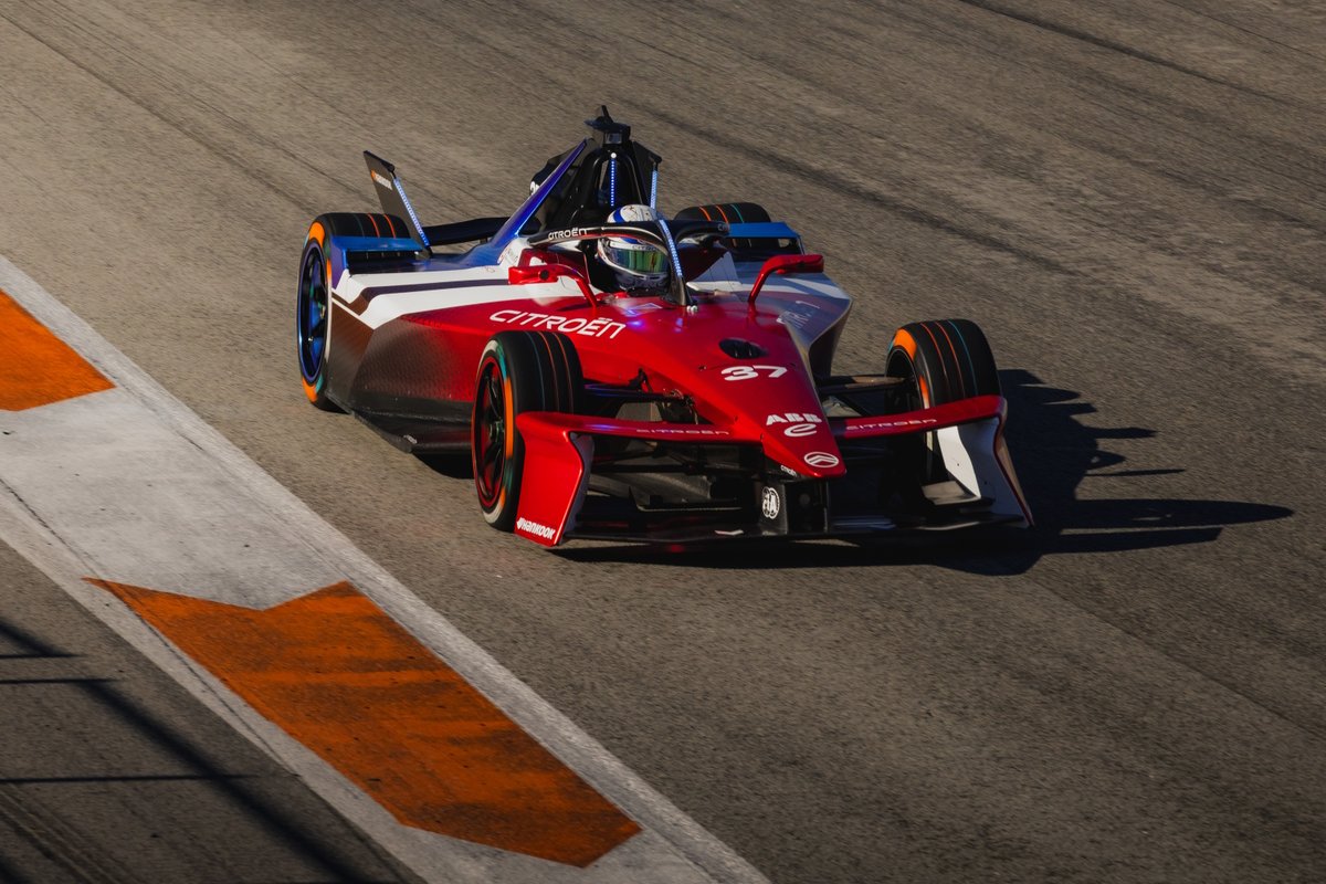 eFORMULAnews's tweet image. .@CitroenRacing newcomer &amp;amp; @FIAFormulaE runner-up @NickCassidy_ exclusive 🎙️: &quot;It was almost too good&quot;

e-formula.news/news/formula-e…

#ABBFormulaE #FETesting 🇪🇸 #FormulaE