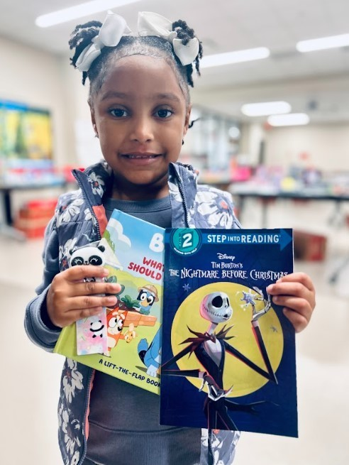 📚✨ The Book Fair is in full swing! Students are so excited to explore and find new books to love. Huge thanks to our amazing volunteers for making it all happen! 🙌 #BookFair #ReadersAreLeaders