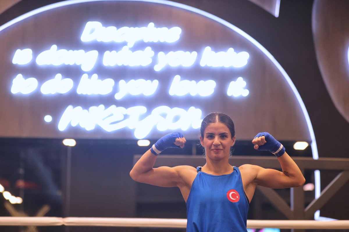 VAN’IMIZIN GURURU EVİN ERGİNOĞUZ’DAN ALTIN MADALYA 🥇 

Riyad 2025 İslami Dayanışma Oyunları kadınlar 60kg Ay Yıldızlı forması ile Ülkemizi temsil eden Van’lı boksörümüz Evin Erginoğuz; Özbek rakibini mağlup ederek altın madalyanın sahibi oldu. 🥊