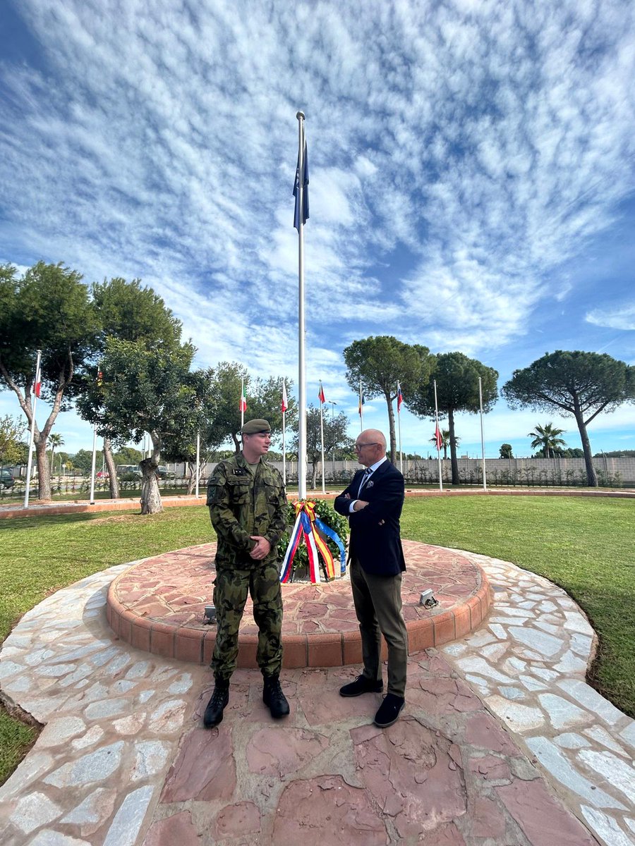 LiborSecka's tweet image. Honoured and proud to take part together w/ Slovak Ambassador @jurajtomaga in flag rising ceremony at @CGTAD_NRDC_ESP in #Betera (#Valencia) on the occasion of the #velvetrevolution anniversary. @CzechEmbMadrid 
@SlovakiainSpain 
#WeAreNATO #StrongerTogether
🇨🇿🇸🇰🇪🇦⚔️