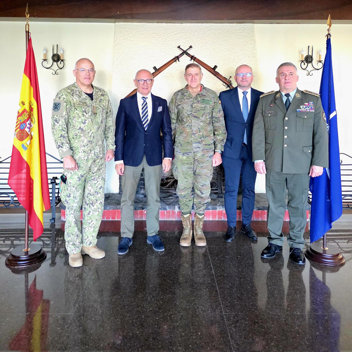 LiborSecka's tweet image. Honoured and proud to take part together w/ Slovak Ambassador @jurajtomaga in flag rising ceremony at @CGTAD_NRDC_ESP in #Betera (#Valencia) on the occasion of the #velvetrevolution anniversary. @CzechEmbMadrid 
@SlovakiainSpain 
#WeAreNATO #StrongerTogether
🇨🇿🇸🇰🇪🇦⚔️