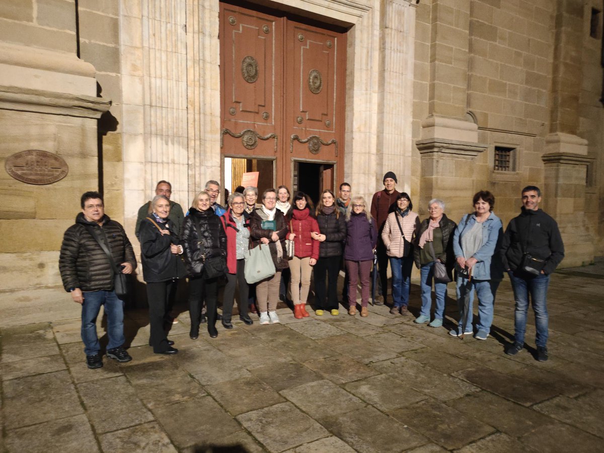 👉El passat dissabte vam finalitzar el taller de 'L'Auso romana i el seu territori' del <a href="/CCVicJoanTriadu/">Centre Cívic Joan Triadú</a> amb una ruta per l'antic Vic romà, acabant amb una visita al <a href="/mevmuseu/">MEV, Museu d'Art Medieval</a>, la Catedral i el Temple Romà
Visita guiada per la #Montserrat_Rocafiguera, un grandíssim plaer! 😍😍