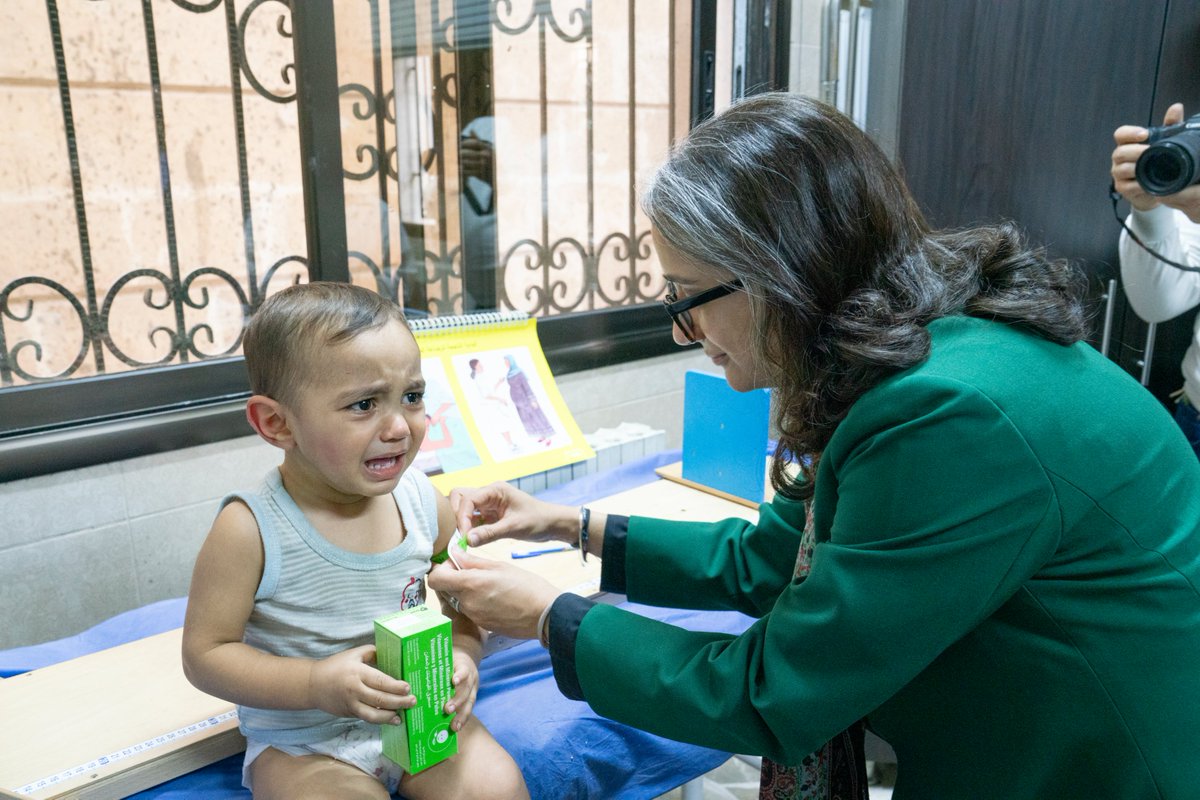 UNICEFinSyria's tweet photo. UNICEF senior officials visited #Aleppo to assess health interventions. At Salah Addin Centre & Aleppo University Hospital, they saw how UNICEF, UN partners and ICRC are saving children’s lives through restored facilities & vital care for vulnerable #children. Collective action makes a real difference. 
#ForEveryChild, #health

@RelanoMeritxell 
@WFP_Syria 
@SyriaUnfpa
@WHOSyria
@Medair_ME
@ICRC_sy
@SyMOHEASR
@SyrMOfH
@UNICEFmena 
@UNICEF 
@UNinSyria