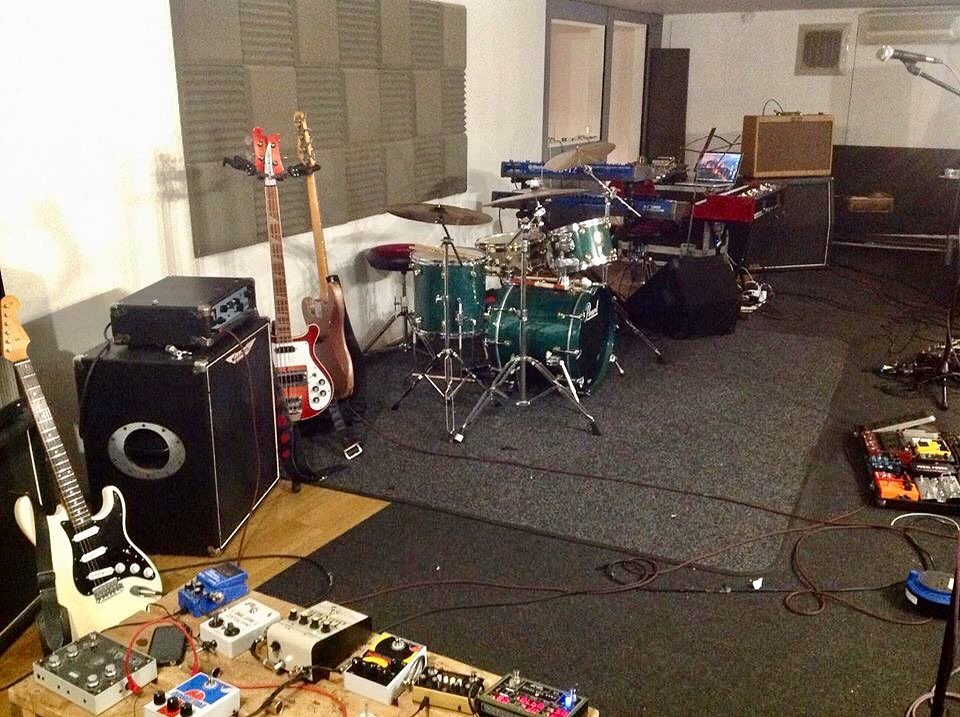NMSOSOfficial's tweet image. On this day in 2016, Nick Mason was first contacted by Lee Harris with the idea which became Nick&apos;s #SaucerfulOfSecrets. This picture was from the resulting first rehearsal session held the following year:
