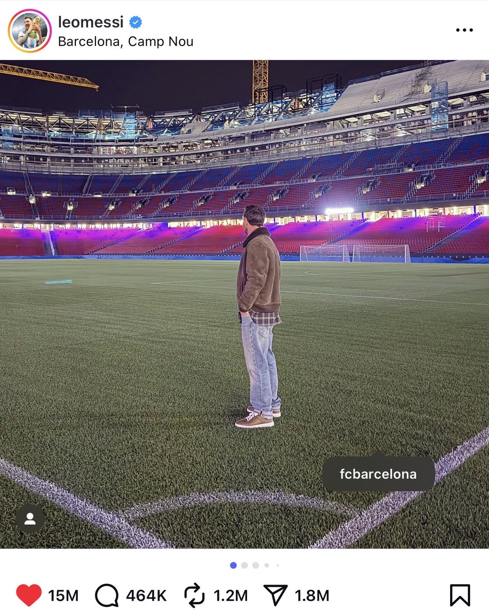 تخيل معي مقابلة رونالدو 
عمل لها ترويج أسبوع كامل مع مورغان .. 
ذكر فيها أسم ميسي 20 مرة 
تكلم عن كاس العالم وبحث عن الإثارة 
نزل المقابلة على ثلاث دفعات 
تكلم فيها عن بيكهام والشورت الأحمر وعضلات الصدر 
في النهاية 4 مليون لايك فقط ..

ميسي دخل الكامب نو بدون علم احد 
وبصورة