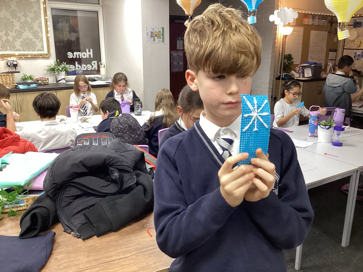 This evening we had our first Christmas DT Club we had a fabulous evening sewing Christmas themed bookmarks! It was such a lovely atmosphere and I can’t wait for our next session already!❄️🎄<a href="/MonksdownMakes/">MonksdownMakes</a>