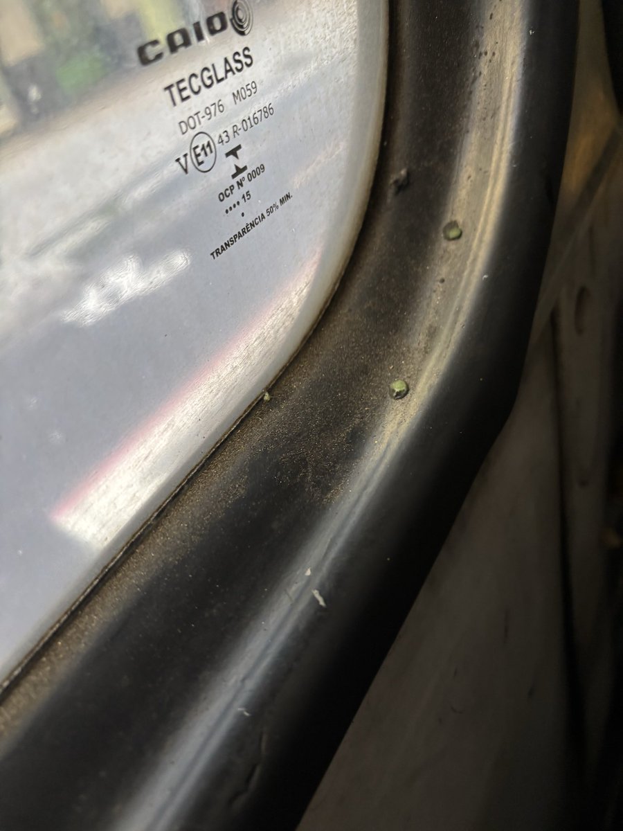 jlcasanova's tweet photo. Olha senhor Prefeito @eduardopaes, como a população anda de ônibus dia a dia. Ônibus da linha 309 todo sujo e os bancos quebrados. Cadê a civilidade com os passageiros que tanto necessitam de qualidade no transporte público. https://t.co/H4N4pYioaV