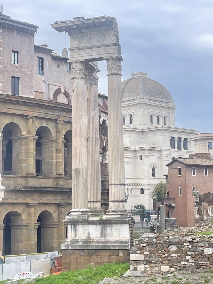 Todos los emeritenses deberíamos ir al menos una vez en la vida a Roma. Nos haría tomar perspectiva. Abrazos a mis paisanos.