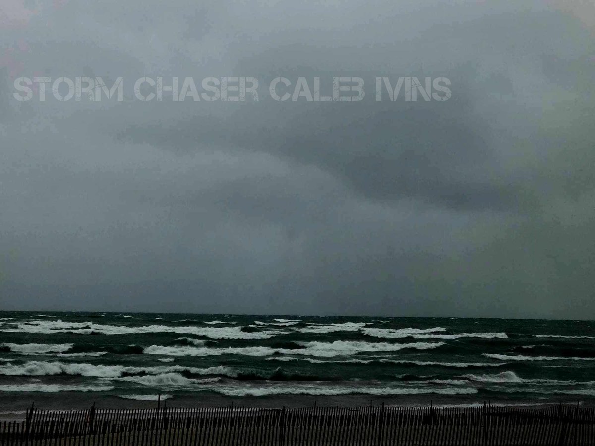 Waterspout! 🌪🌪👀

I was able to bag my first Waterspout yesterday off Weko Beach in Bridgeman Michigan yesterday afternoon! Snow waterspouts are hard to see, we did play with the colors make it more visible for you! <a href="/NWSIWX/">NWS Northern Indiana</a>