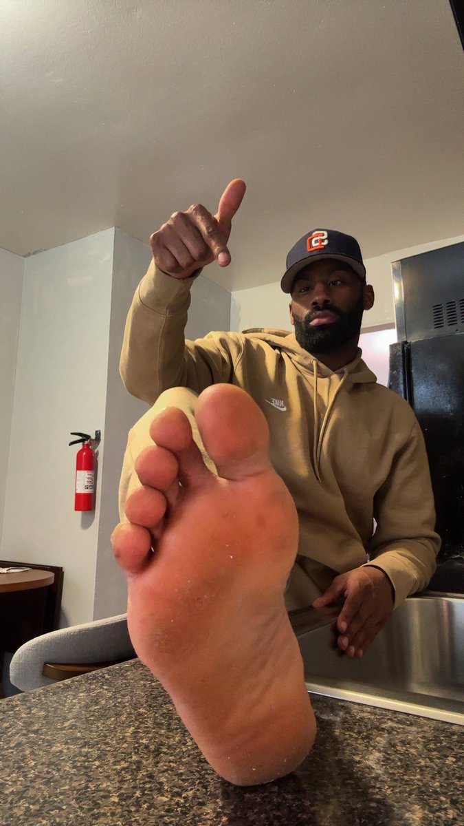 Clean these feet while I clean that wallet💥