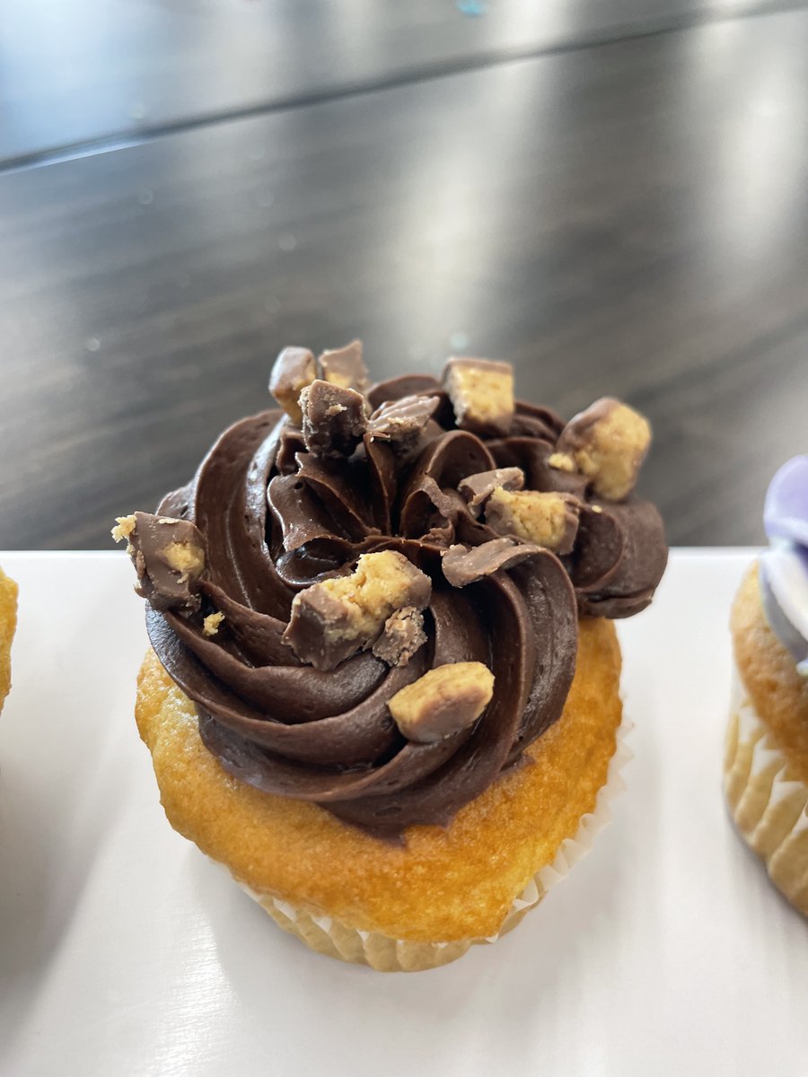 CCCNEELSGI's tweet image. A sweet way to spend a Saturday morning! 💙
Our #Cupcake Decorating class had lots of fun experimenting with #frosting &amp;amp; designs. Each one - it&apos;s own little work of #art! 🧁 #cupcakedecorating #creativity #frostingfun