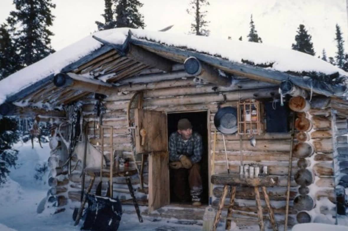 In 1967, at age 51, Dick Proenneke quit his job, built a cabin by hand on Alaska’s Twin Lakes, and lived there alone for 30 years, with no running water or electricity. He braved brutal winters, stored food underground, and left behind more than 250 diaries and films documenting