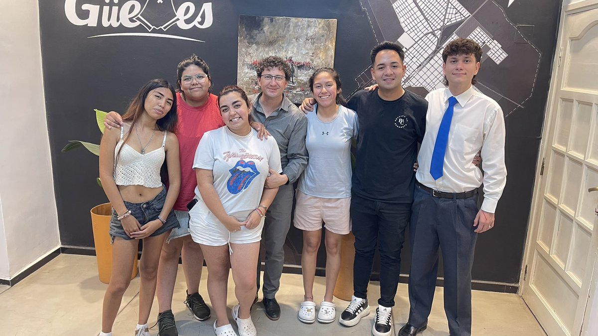 Junto a compañeras del FPG Intercambiamos ideas de nuestro rol como juventudes en la política✌🏼
Gracias intendente <a href="/KetyRosso/">Carlos Kety Rosso</a> y secretario de juventudes Facundo Soriano por el recibimiento en Gral Güemes - Salta🙌🏼🇦🇷 
<a href="/TeresitaMadera/">Teresita Madera</a> <a href="/sentimientofed1/">sentimiento federal</a> 
<a href="/FPGLaRIoja/">Frente Patria Grande La Rioja</a>