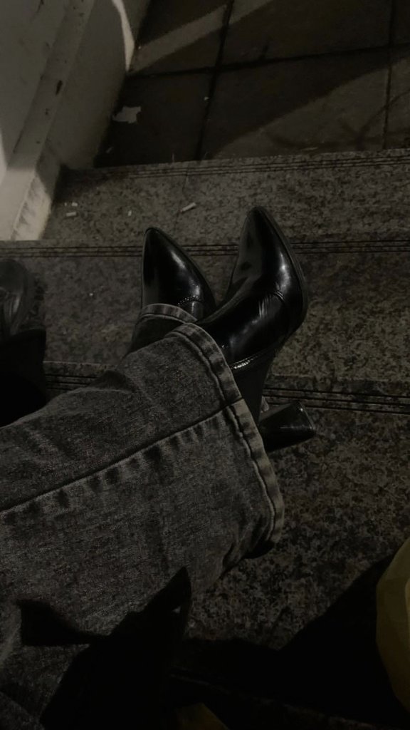 sou fechadona com botas de salto