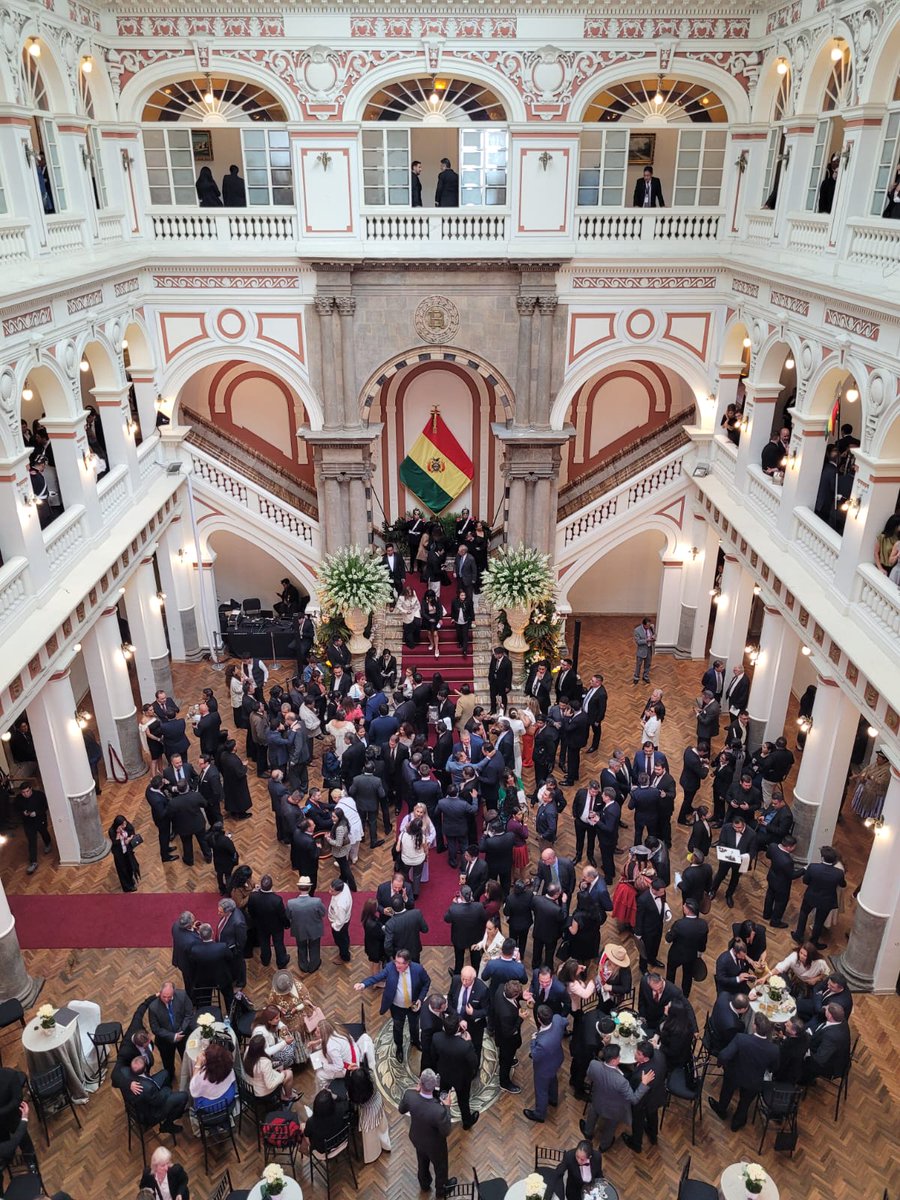 Con gusto integramos la delegación oficial de 🇲🇽 que asistió a la transmisión del mando presidencial de 🇧🇴, donde se ratificó la amistad que caracteriza la relación entre ambos pueblos. <a href="/SRE_mx/">Relaciones Exteriores</a> <a href="/pmonroyconesa/">pablo monroy conesa</a> <a href="/cibelaus/">Imanol Belausteguigoitia</a> <a href="/atorrest21/">Alan Torres</a> <a href="/EmbaMexBol/">México en Bolivia</a> <a href="/RaquelSerur3/">Raquel Serur</a>