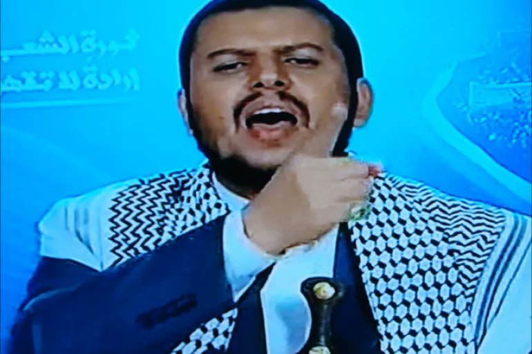 نصراني ساهر على أستقرار وراحة شعبه لدرجه انه عيصرف لكل واحد مبلغ مالي وعاده بيعتقد انه لن يدخل الجنه وأبن بنت رسول الله بيقتل شعبه حروب ويموتهم جوع ومن جرأته على الله بيعتقد أنه بيحمل رسالة الله وبيوزع صكوك دخول الجنه ؛؛
فأيّ الفريقين أحقّ بالأمن والجنه الهاشمي أو النصراني