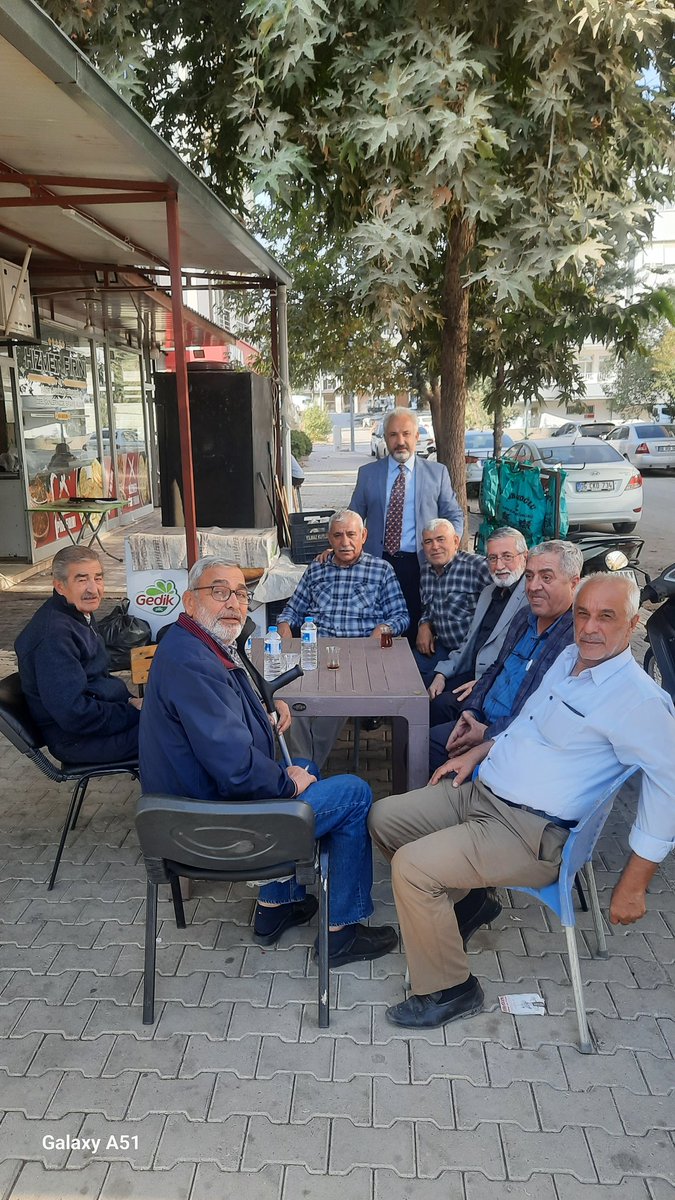 İSTANBULDAN GELEN MİSAFİRLERİMİZLE MUSTAFA UYMAZ, METİN ÇELİKER, YAŞAR ATEŞ, RAGIP ERTÜRK, TERZİ KADİR ÖZKARA, MEHMET UĞUR, YAŞAR YILMAZ ABILERIMLE