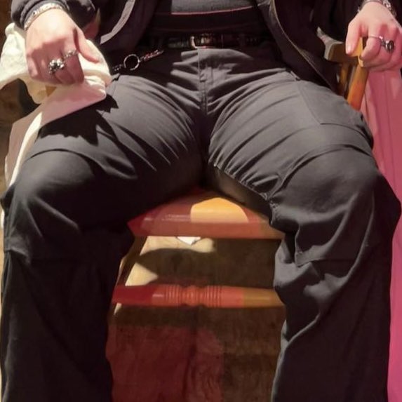 I got new pants thinking they fit me well… turns out I have the thighs of a Latina woman sitting down 😩