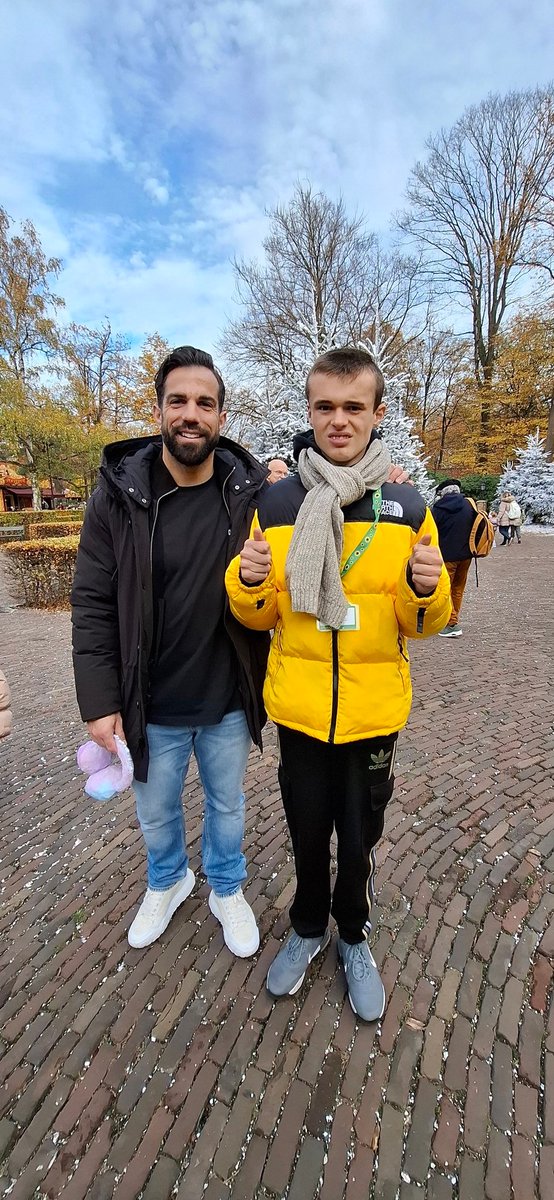 BaJoDiToCo's tweet image. Vandaag hadden we een prachtig #Pareltje. Kostas nam zo lief voor ons de tijd en wat voor mij een #Perplex momentje was: het juichen van #Dion na de foto. Juichen=voor ons het symbool van NAC. Dus hij herkende Kostas. Dit moment zit vast in mijn 💞

💛🖤
#GehandicaptKind
#ZieOns