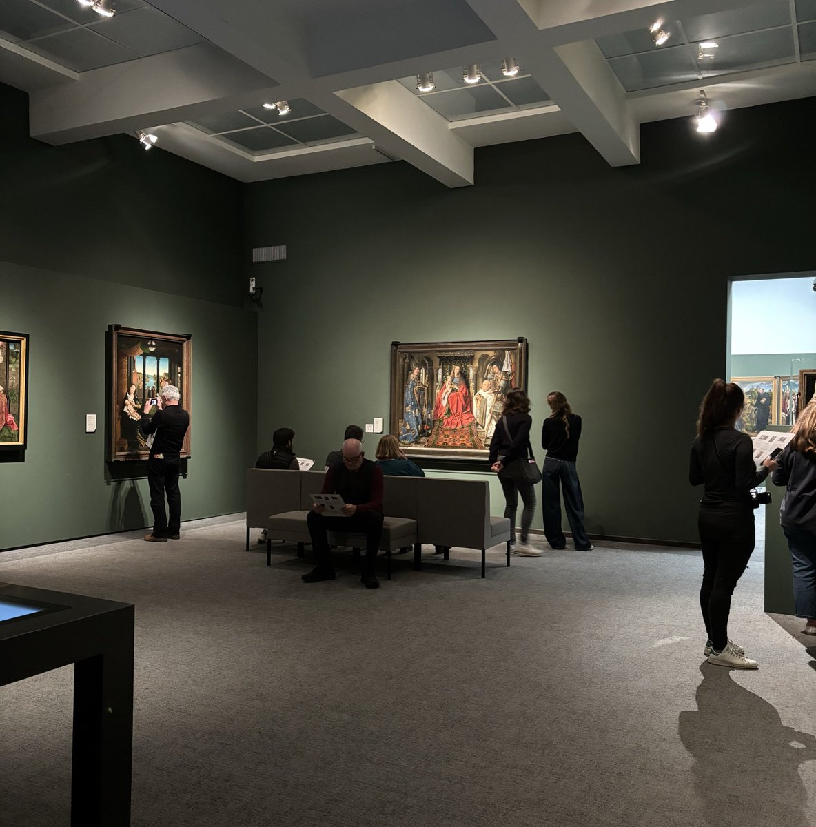 flex_web3's tweet image. Gm jpg family 

Checking out NFTs that didn’t make it on the blockchain 🖼️

And enjoying time at the Belgian coast 🦪