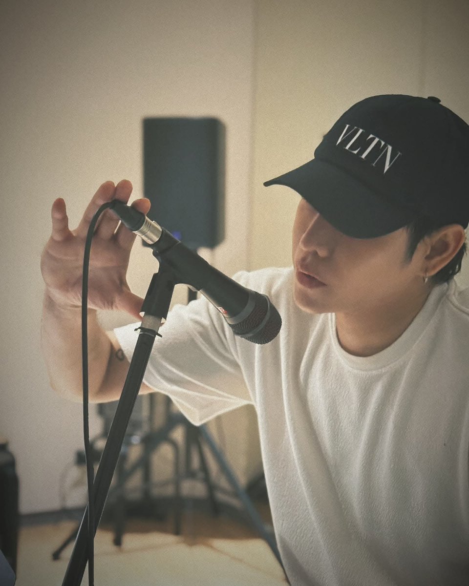 เวลา...พิสูจน์ใจคน 
พิสูจน์ใจตน...เมื่อเวลาผ่านไป

ไม่ว่าห่างกันนานเท่าใด
กลับมาเมื่อไรก็ต่อกันติด
ได้ทุกที 

ศิลปินเตรียมพร้อม
นักร้องคลอซ้อมคีย์E
เมื่อฤกษ์งามยามดี
เราจะมาร้องเพลง
ไปด้วยกัน 👌🕺💃

รักนะคะ <a href="/peckpalit/">Peck Palit</a> 
#เป๊กผลิตโชค
#PeckPaLitChoke