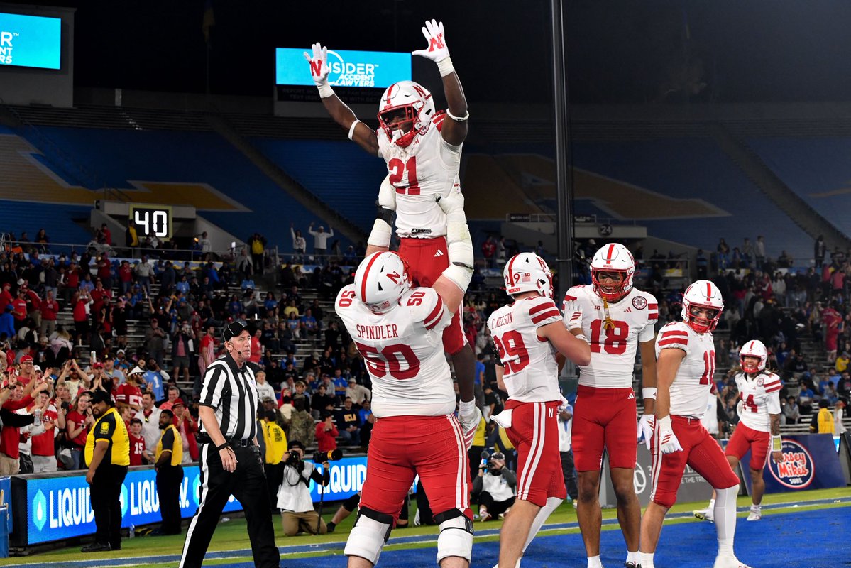 🌽🏈

2 sacks/last 3 games, 2 huge Emmett games

“We're the best blocking wideouts. They're literally out there hunting. They're not blocking. They're hunting. We have an O-line that - I hope everyone appreciates how well that whole line run blocks…they block everything.” -MR
