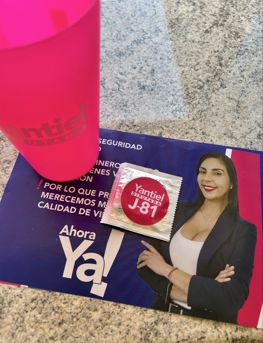 MraChile's tweet photo. @yantiel se agradece a la candidata .. al menos se tomó la molestia de salir a la calle y que la conozcan, ella se acercó y se presentó .. mientras que otros candidatos(as) de #Antofagasta ni se mueven, quieren votos y ni se presentan 🤷🏻‍♂️ https://t.co/hQaHWUzg8l