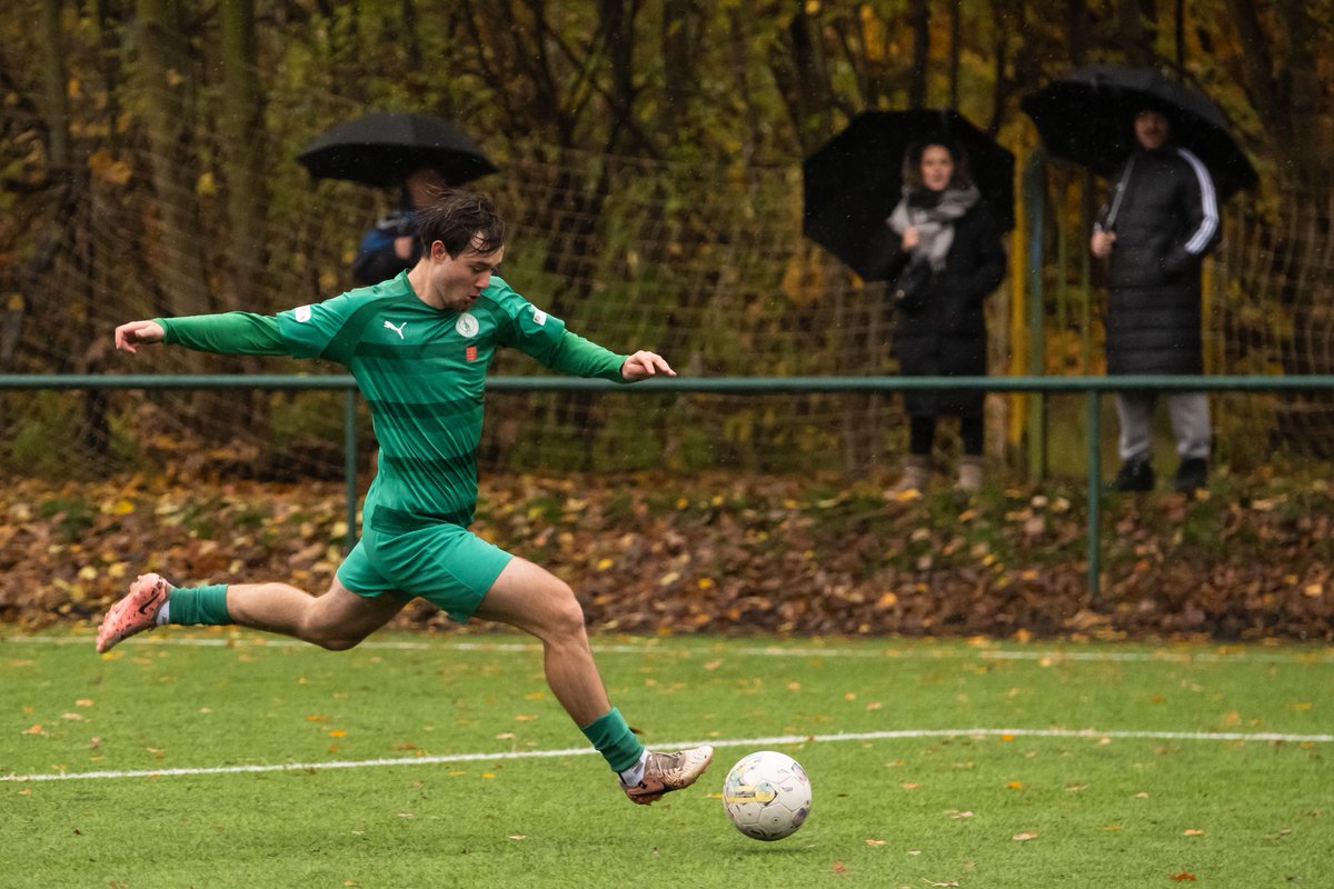 Vyrovnaný zápas, ve kterém jsme v závěru tahali za kratší konec. Kombinačně hrající soupeř si vytvářel spoustu šancí a zápas skončil remízou jen díky skvělému výkonu našeho brankáře.

Bohemians - Pardubice B | U19 1-1

#BohemiansPraha #Klokan #ZelenáBílá #CzechFootball