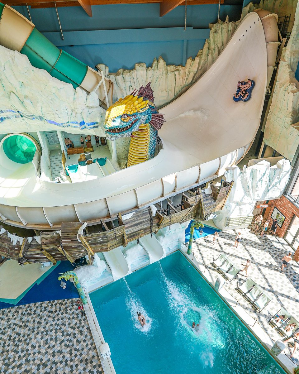 Two slides, two adventures, but only one question! Are you ready for the fall with #Isbrekker that catapults you into the water at full speed? 💦 Or do you dare to take the wild ride through the icy halfpipe of #VinterRytt? 🔥