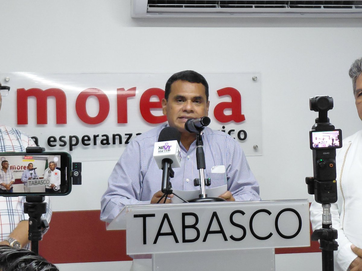 Hoy Tabasco avanza hacia la paz con justicia: <a href="/chuchoselvan/">jesus selvan</a> 

El dirigente estatal de <a href="/MorenaTabasco/">Morena Tabasco</a> respalda al gobernador <a href="/TabascoJavier/">JAVIER MAY</a> quien rindió su #PrimerInforme