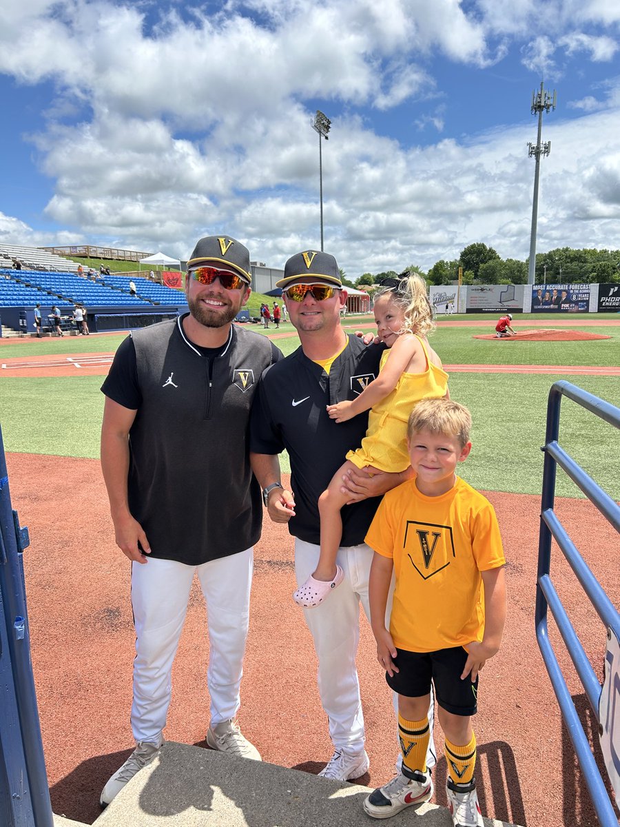 Eric Ruehl™ tweet media