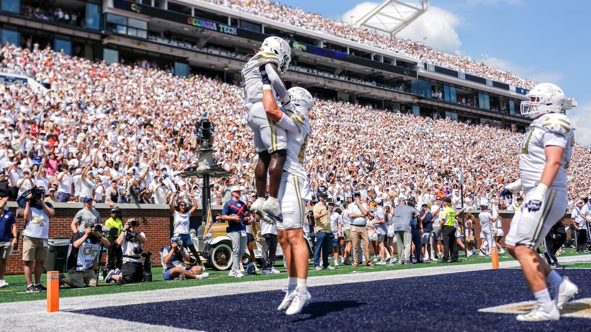 cramos404's tweet image. GT vs Pitt next weekend.

Huge ACCCG &amp;amp; CFP implications.

GT has:

1. A hungry fanbase (been waiting for years for this moment)
2. Record student attendance for football
3. A Heisman candidate

And 11 QTs along the route to ATL. 

Great destination for the FDL tour
@JoshPateCFB
