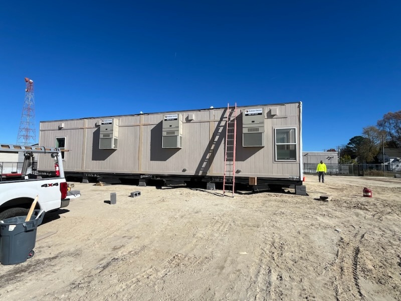 ModularGenius's tweet image. This modular classroom complex for Wicomico County Public Schools is coming together fast! With all modules set in place and secured on pier foundations, crews are now working on finishing touches. Each step brings us closer to delivering a ready-to-learn space for students.