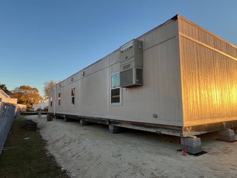 ModularGenius's tweet image. This modular classroom complex for Wicomico County Public Schools is coming together fast! With all modules set in place and secured on pier foundations, crews are now working on finishing touches. Each step brings us closer to delivering a ready-to-learn space for students.