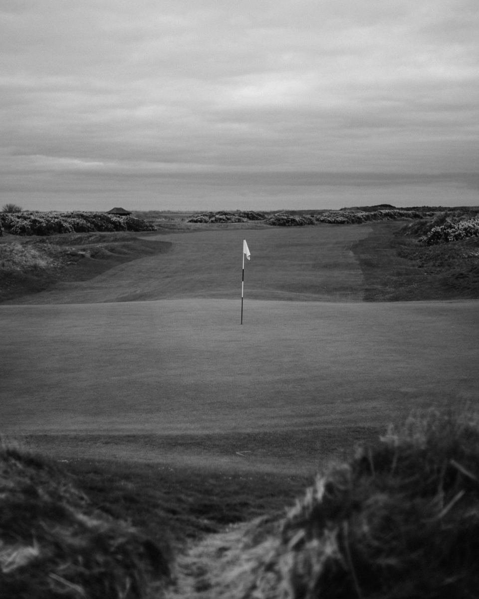 TheHomeofGolf's tweet image. 150 out with this flag — cut or draw? 

📍 Jubilee Course #7 

#StAndrews #HomeOfGolf #JubileeCourse