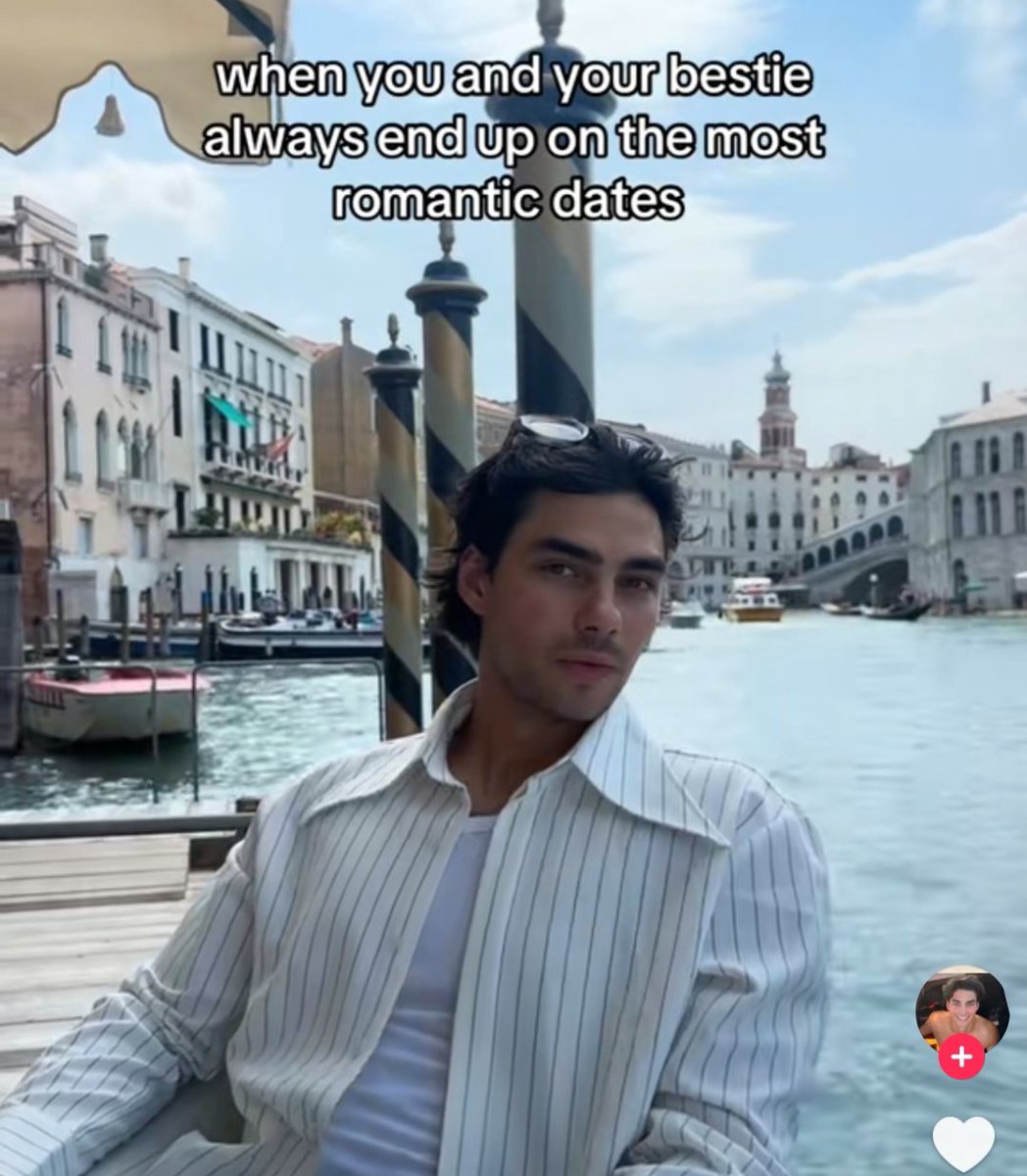 Ellecross0's tweet image. Writing prompt for writers: 

#bkdk #gettingTogether🔥

For some insane reason, Katsuki and Izuku's international missions always end up in the most romantic places in the world.

Katsuki's not complaining, at least he can pine for his best friend next to Venice's grand canal.