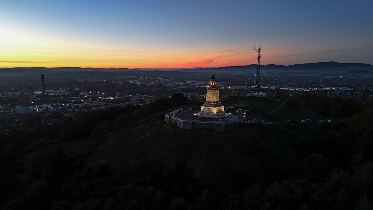 The #Dundee Law after sunset 🌇