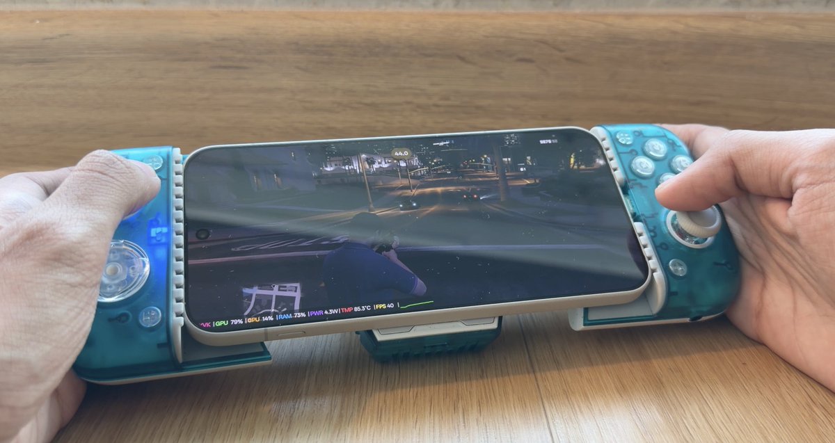 A "flagship" like the OnePlus 15 without a flagship-grade high-resolution anti-glare display just doesn’t feel flagship enough. Reflections everywhere, turns into a mirror outdoors. I’ve said it a hundred times, if your 2026 flagship can’t even handle reflections or glare,