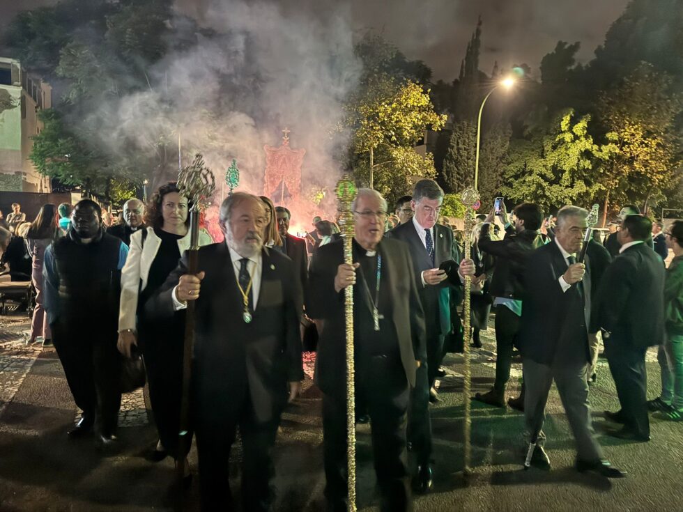 RICOMSevilla's tweet image. El Hospital Virgen del Rocío de Sevilla reestrena su capilla en memoria de los sanitarios fallecidos por la Covid-19.

Un proyecto patrocinado por el Real e Ilustre Colegio Oficial de Médicos de Sevilla que busca honrar la memoria de los médicos y sanitarios fallecidos durante la…