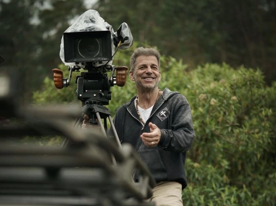 TomMCJL's tweet image. In large part thanks to @ZackSnyder, Colombia has saw an international production boom

&quot;Snyder was not only directing but served as his own DP &amp;amp; camera operator, where he averaged 40 setups a day&quot;

The vast majority of his Crewe on &apos;THE LAST PHOTOGRAPH&apos; were local hires.…