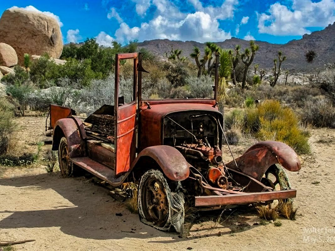 ronnieruff's tweet image. Sometimes I feel old as hell.  But in a weird way I wouldn&apos;t want to be young again.  Does that make any sense?  #TimelineCleanse
#MondayMood