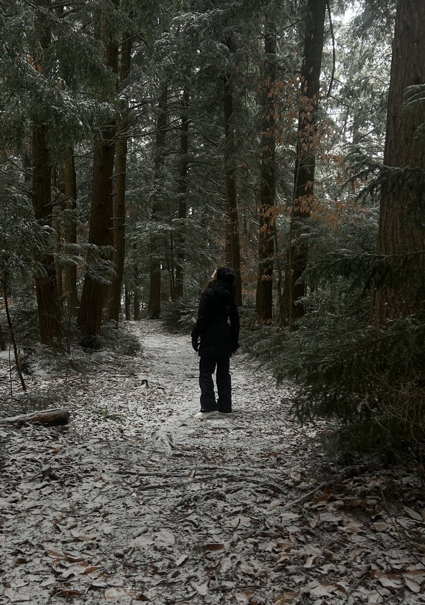 yearn1ngs's tweet image. today i walked 2 miles and kissed my boyfriend in front of a waterfall