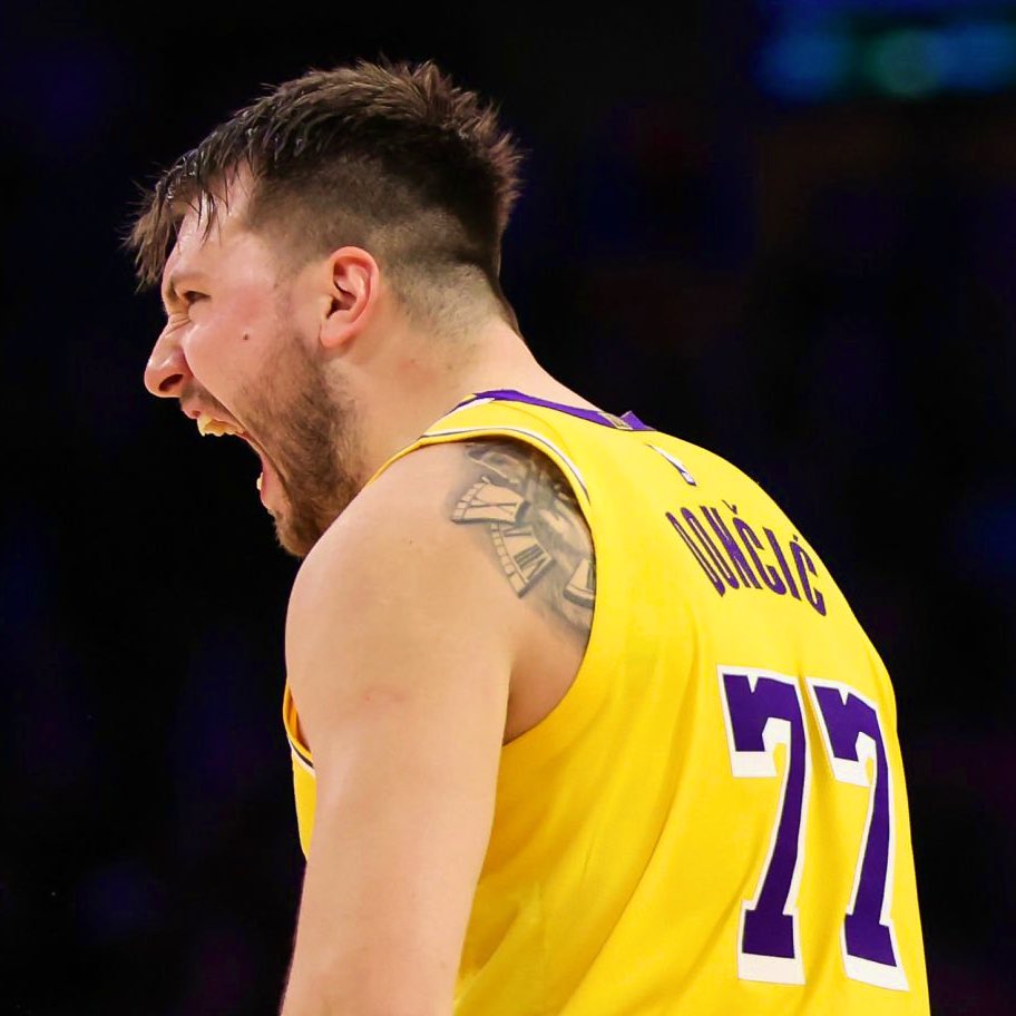 LakeShowYo tweet media