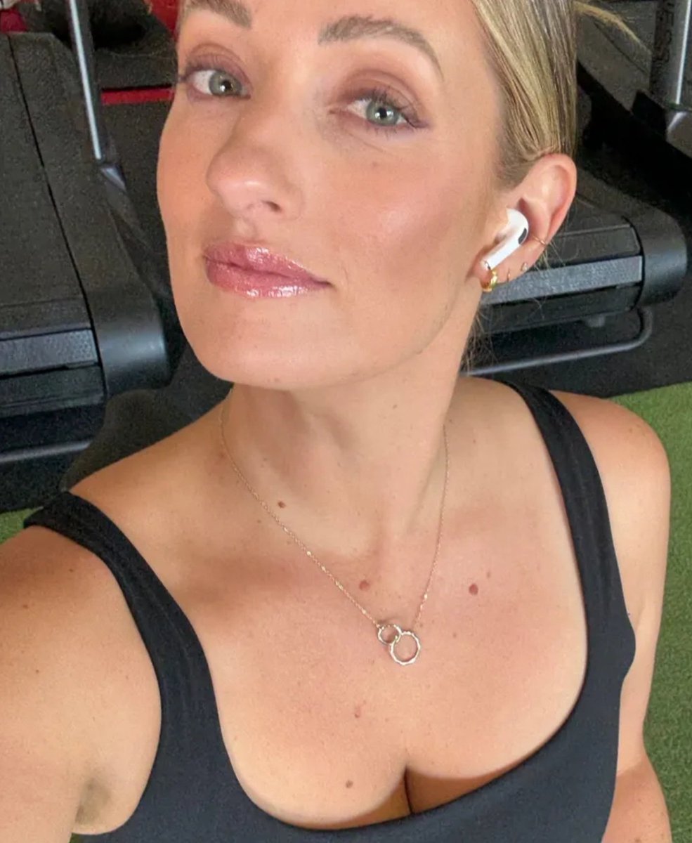 How old does she look?