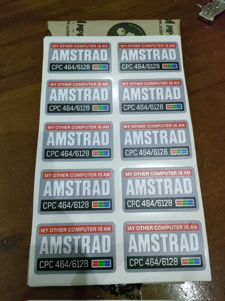 craem_'s tweet image. Pegatas molonas sobre la máquina perfecta, la máquina definitiva!!! larga vida al amstrad.