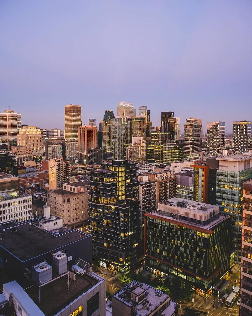 Montreal's tweet image. Leonard Cohen is an integral part of the Montréal landscape. 🤩 

Can you spot him?

📷 jyclal #montreal