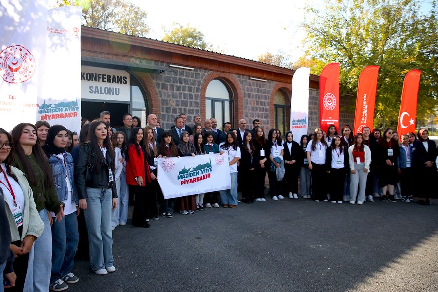 Şehit ve Gazi Çocukları, “Maziden Atiye” Programı Kapsamında Diyarbakır’da Buluştu  

Geçmişin izlerini geleceğe taşıyan “Maziden Atiye” programıyla, farklı şehirlerden katılan 51 şehit ve gazi çocuğu; millî, manevi ve evrensel değerler doğrultusunda hazırlanan etkinliklerle