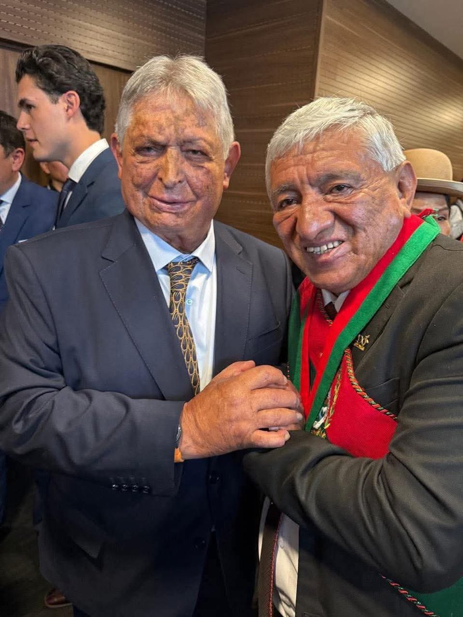 TioCatomemes's tweet photo. Los hermanos riñones en terapia intensiva https://t.co/uMGXVEwwJV