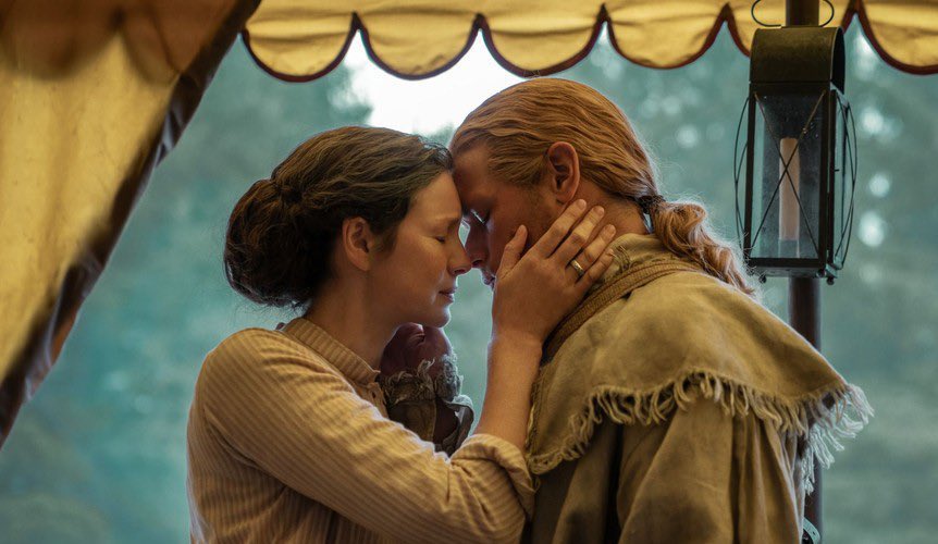 Daylightttdream's tweet image. The iconic jamieclaire forehead touch 🥹 #outlander