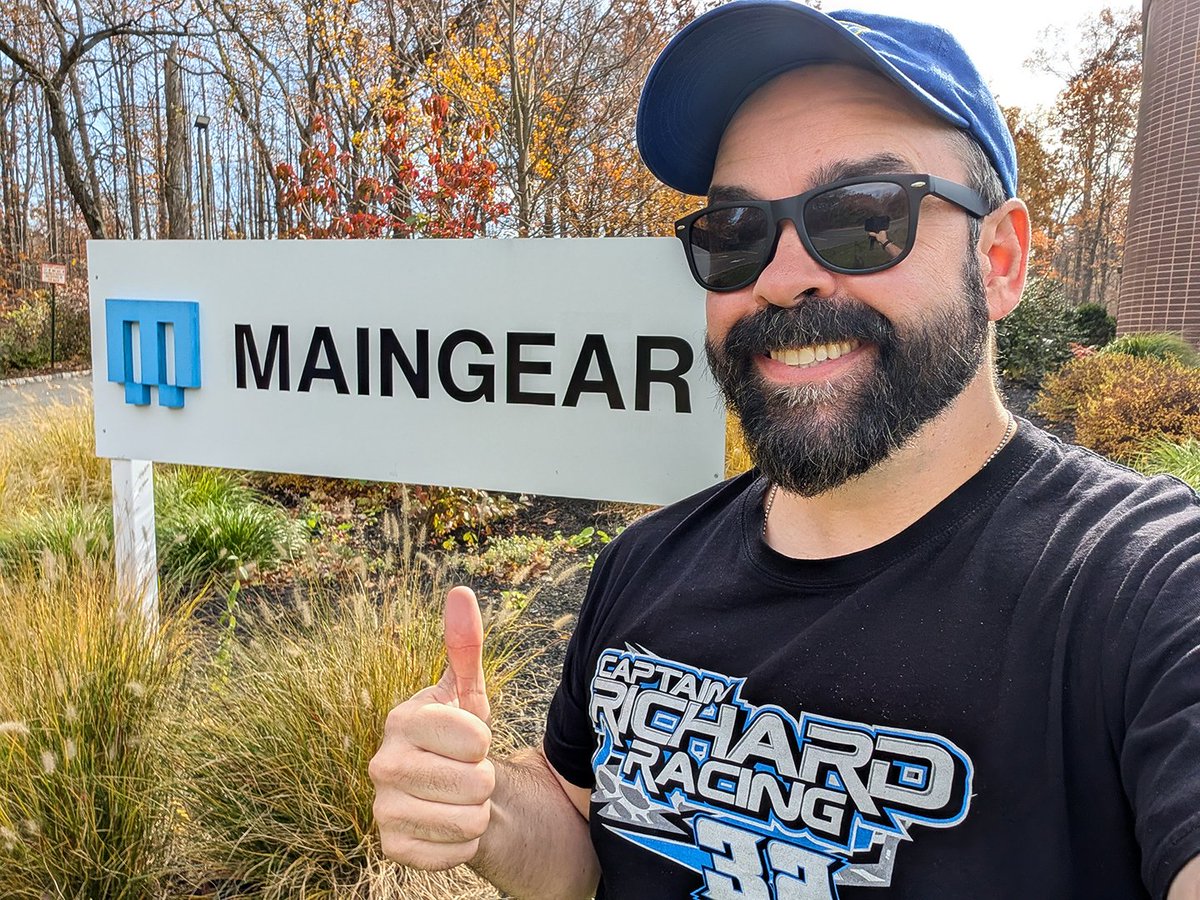 _CaptainRichard's tweet photo. Many thanks to Brent and Nick at @MAINGEAR for the awesome office tour and PC build live stream. It was a blast and I'm honored to be partnered with such a great team! ๐
Full office tour video coming soon! ๐
#MAINGEAR https://t.co/uALvXOATRL